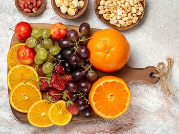 Obst und Nüsse als Sonnenschutz von innen