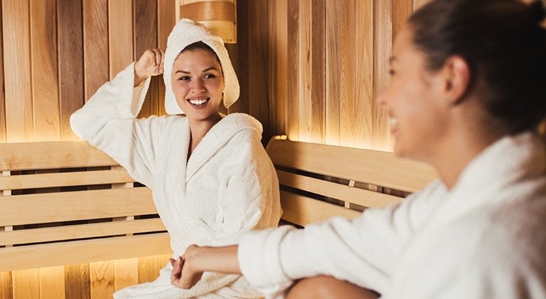 Frauen in der Sauna
