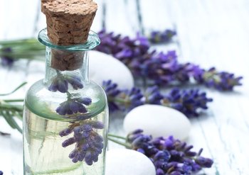 Lavendel und Flakon