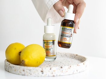 Zwei Zitronen und die Produkte Vitamin C Nachtserum & Serum