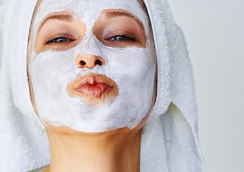 Gesichtsmaske für trockene Haut