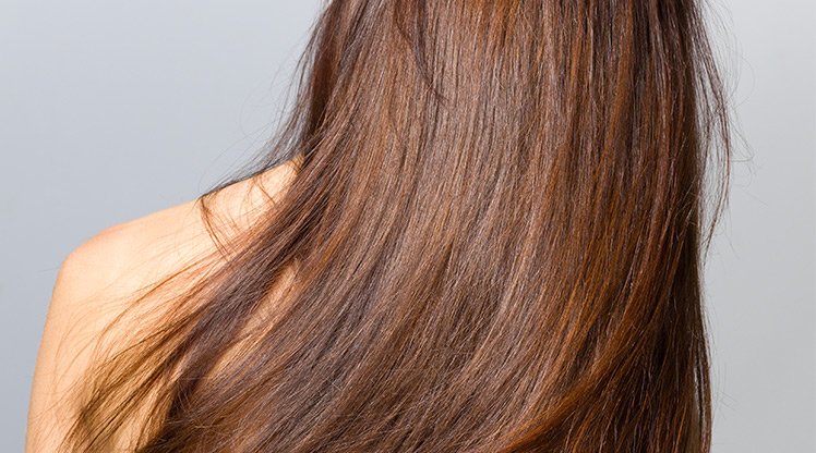 Lange, schoko-braune Haare