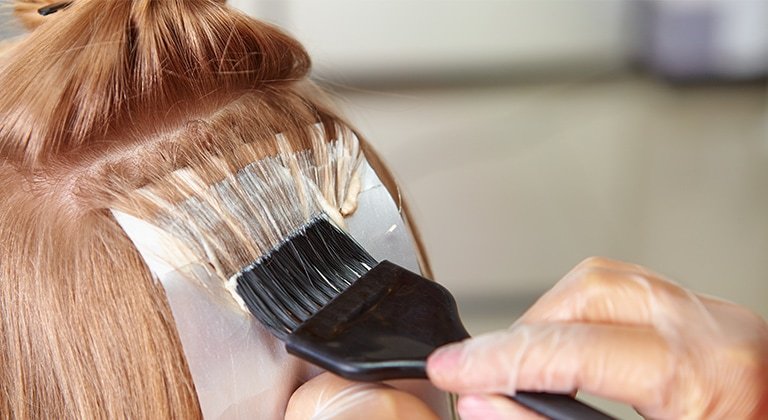 Strähnchen Schritt für Schritt selber machen | Garnier