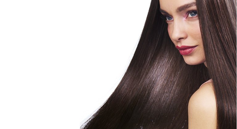 Dunkelhaarige Frau mit langen, glatten, glänzenden Haaren