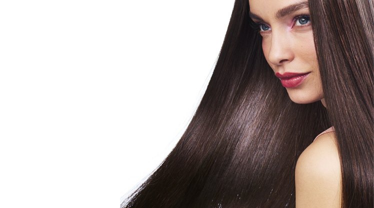 Dunkelhaarige Frau mit langen, glatten, glänzenden Haaren
