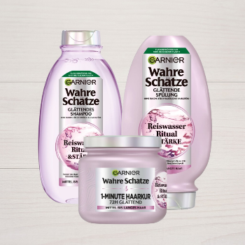 Garnier Wahre Schätze Reiswasser Ritual & Stärke Haarpflegeserie vor einem fliederfarbenen Hintergrund