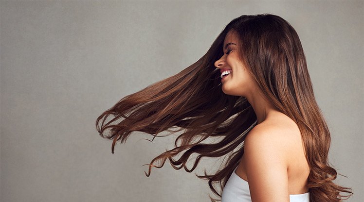 Frau mit langen Haaren