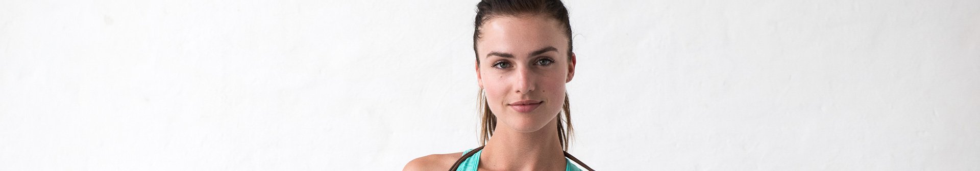 Sportlerin mit Fitness Gerät