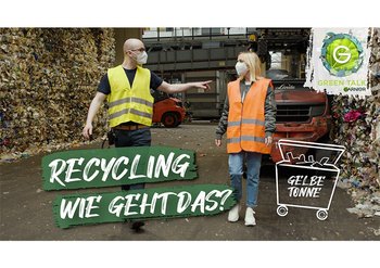 Janin Ullman besichtigt eine Recyclinganlage