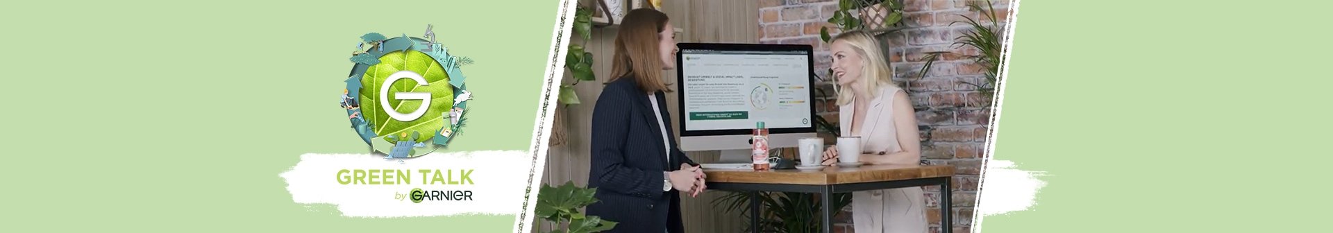 Zwei Frauen unterhalten sich