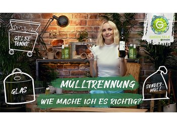 Janin Ullmann hält Verpackungen in den Händen