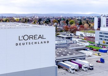 Außenansicht auf das Gebäude von L'Oreál Deutschland