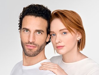 Mann und Frau mit heller, empfindlicher Haut, die präventiv vor Schäden durch UV-Strahlung geschützt werden muss