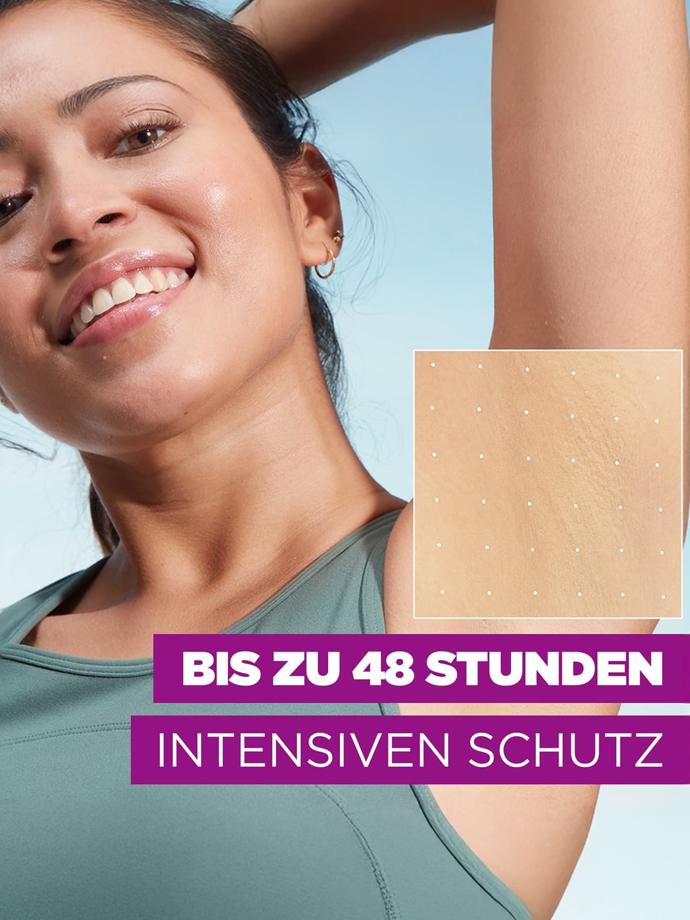 Eine Frau hält ihren linken Arm hoch, symbolisiert den 48 Stunden Schutz