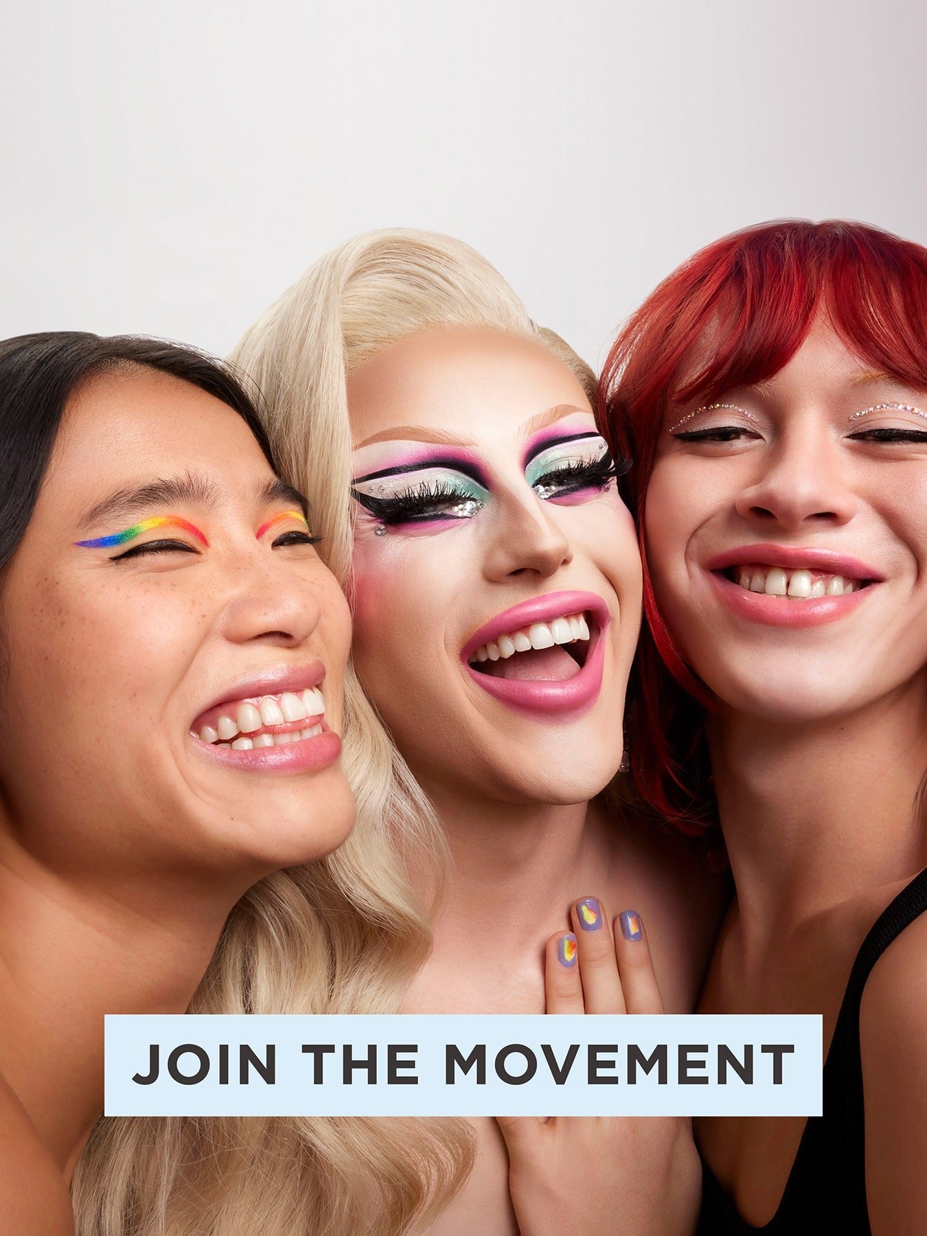 Drei Glückliche Menschen mit viel Makeup - Join the Movement