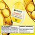 Garnier Wonder Tint All-In-One Getöntes Fluid mit 5% Glycerin, Niacinamid und Vitamin C, für Glow Boost und Milderung von dunklen Flecken in Einem. Hier vor einem wisschenschaftlichen Garnier Hintergrund abgebildet.