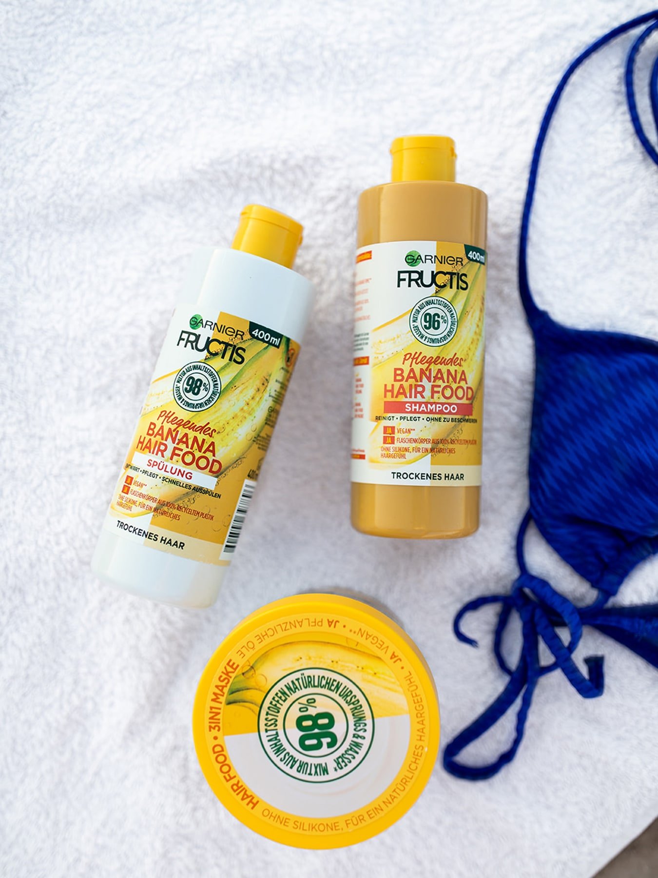 Produktabbildungen von Garnier Fructis pflegendes Shampoo, Spülung und Bodyfood mit Banane