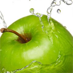 Apfel und Flüssigkeit