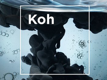 Aktivkohle in einer Flüssigkeit - Detailansicht