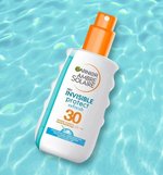 Garnier Invisible Protect Produkt schwimmt in Wasser