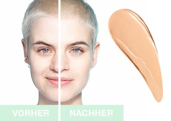 Blonde Frau mit heller Haut