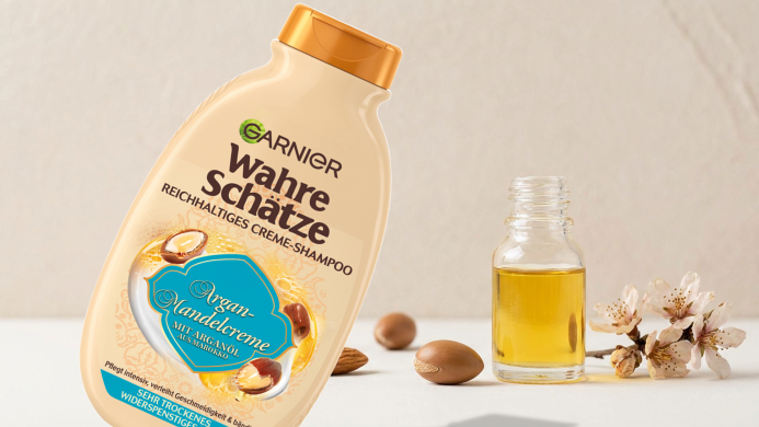 Argan Mandelcreme - Shampoo und Arganfrüchte