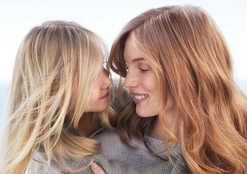 Kind mit ihrer Mutter