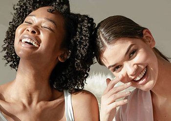 Lachende Frauen